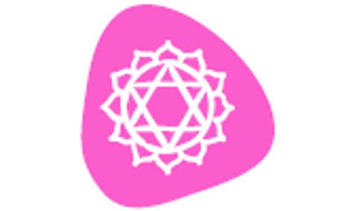 Srdcová čakra obklopená ružovými a zlatými tónmi mandaly