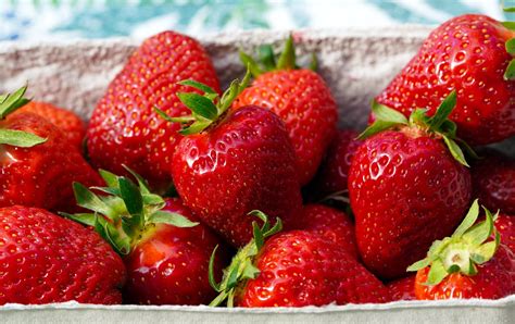 Zrelé jahody v miske