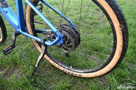 Detail kolesa elektrobicykla s plášťom