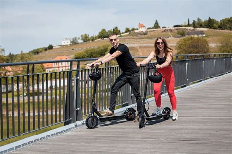schéma správneho rozloženia ťažiska pri jazde na elektrickej kolobežke