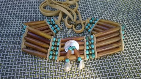 Maorské šperky z rôznych materiálov