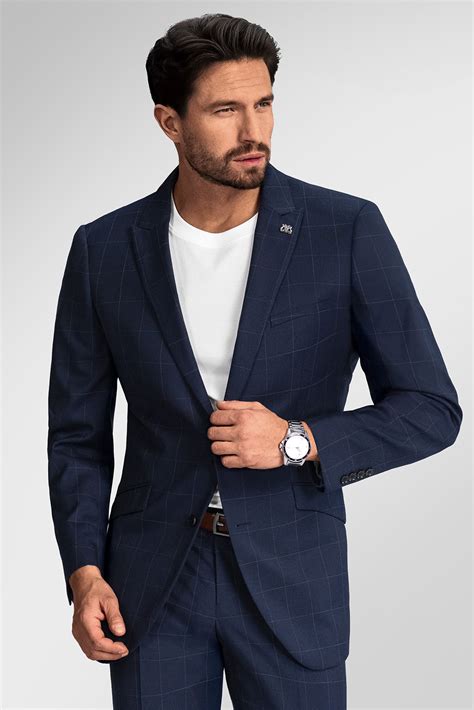 sebavedomý muž v obleku ako symbol leva