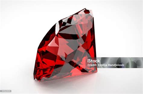 červený rubín a diamant na bielom podklade