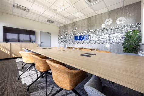 moderná kancelária a tímová spolupráca