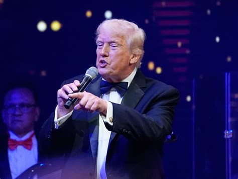 Symbolická ilustrácia geopolitických šachovníc a napätia medzi veľmocami