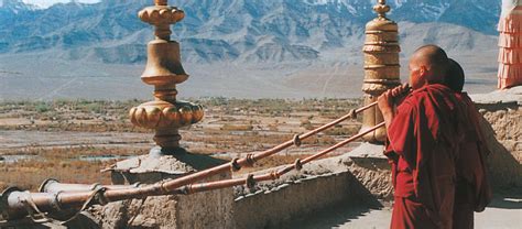 Staroveký tibetský šaman pri rituále