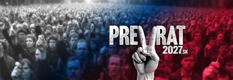 Ľudia sa smejúci na spoločenskej udalosti