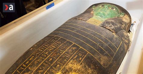 Socha faraóna ako božského panovníka