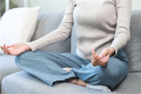 žena Škorpión medituje