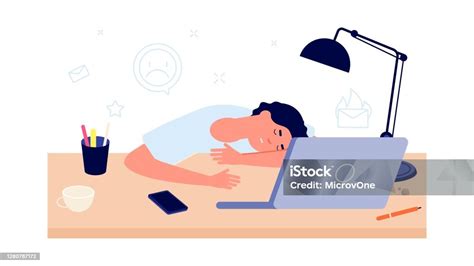 Človek pracujúci neskoro v noci