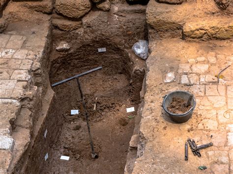 Archeologické vykopávky pri starovekom kostole