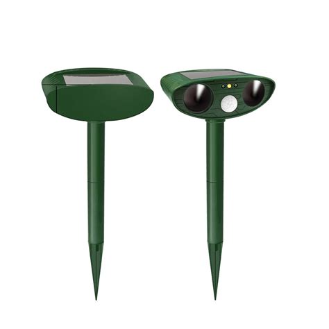 Solárny ultrazvukový odpudzovač psov v záhrade