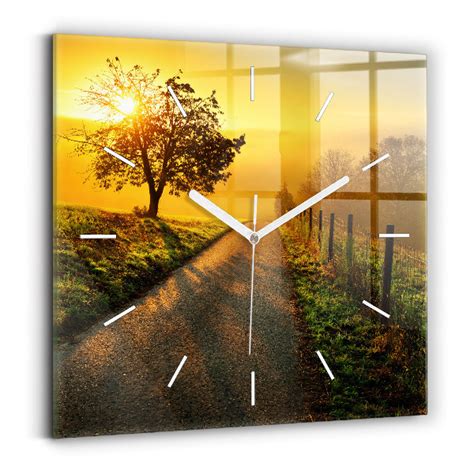 Žena pri východe slnka