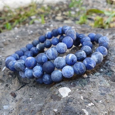 Sodalitový minerál s charakteristickou modrou a bielou kresbou