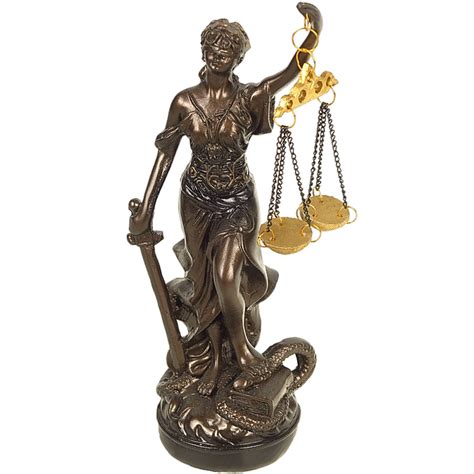 Soška bohyne spravodlivosti s váhami a mečom