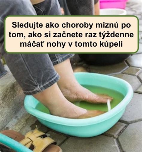 Dámske nohy v relaxačnom kúpeli s bylinkami