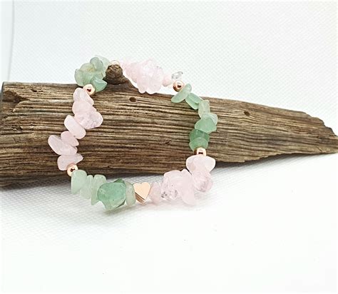 Rôzne druhy šperkov z ruženínu