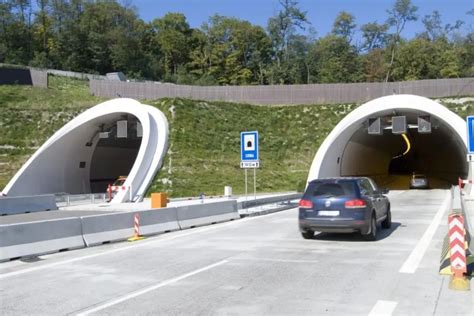 Ilustrácia znázorňujúca cestu tunelom k svetlu