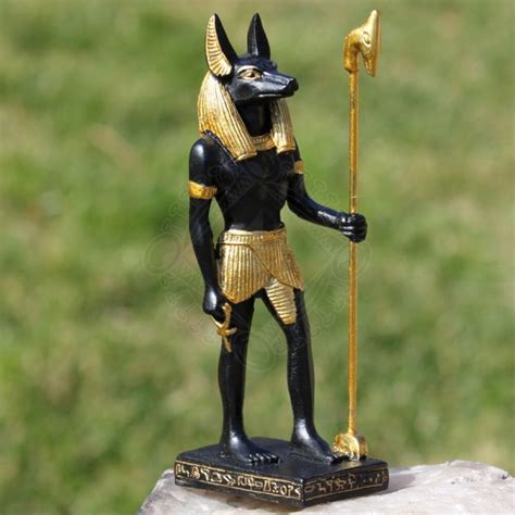 Reliéf boha Anupa s ľudskou hlavou šakala