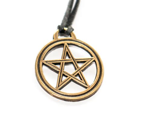 Obrátený pentagram ako amulet