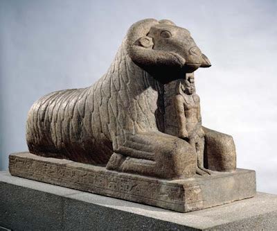 socha boha Chnuma s baranou hlavou