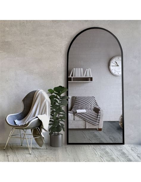 Štýlové zrkadlo v interiéri