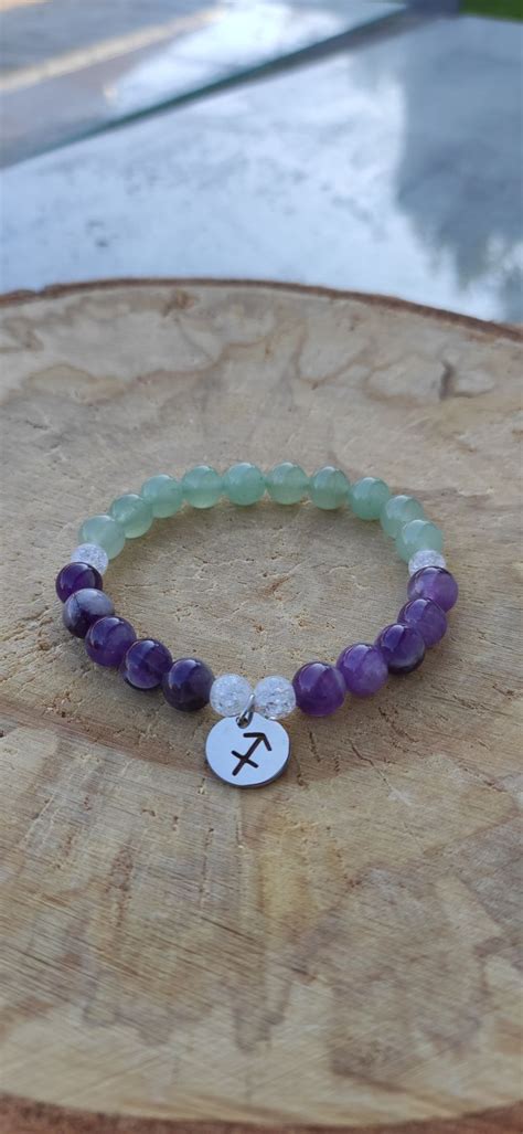 Náramok z korálok s príveskom znamenia Strelec