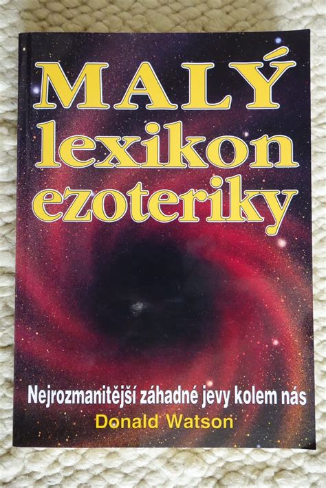 Koláž obálok kníh z oblasti ezoteriky.