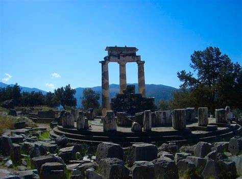 Ruiny Apolónovho chrámu v Delfách