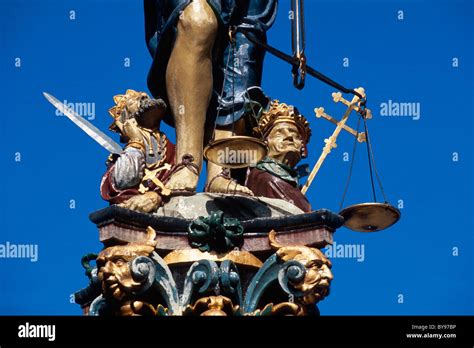 Fontána spravodlivosti (Gerechtigkeitsbrunnen) v Berne