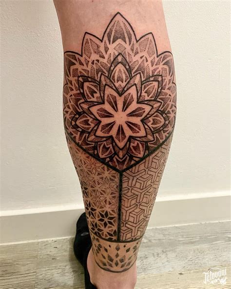 Mandala tetovanie s geometrickými vzormi