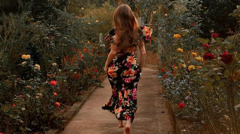 Ilustrácia rôznych tvárí symbolizujúcich rôzne ascendentné znamenia