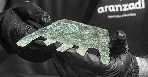 Bronzový amulet v tvare ruky