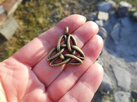 Amulety a talizmany používané v mágii