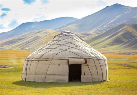 Tradičná mongolská jurta v krajine