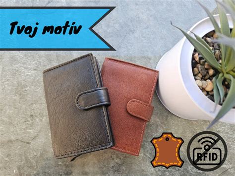 Detail tarotovej karty s mesačným motívom